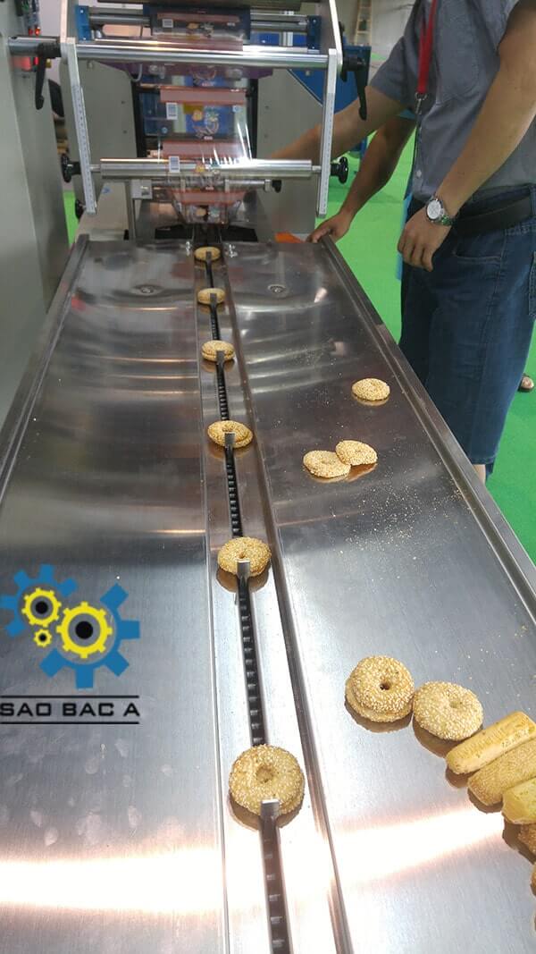 Máy đóng gói bánh kẹo tự động